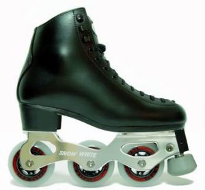フレームが付いているインラインフィギュアスケート靴の画像